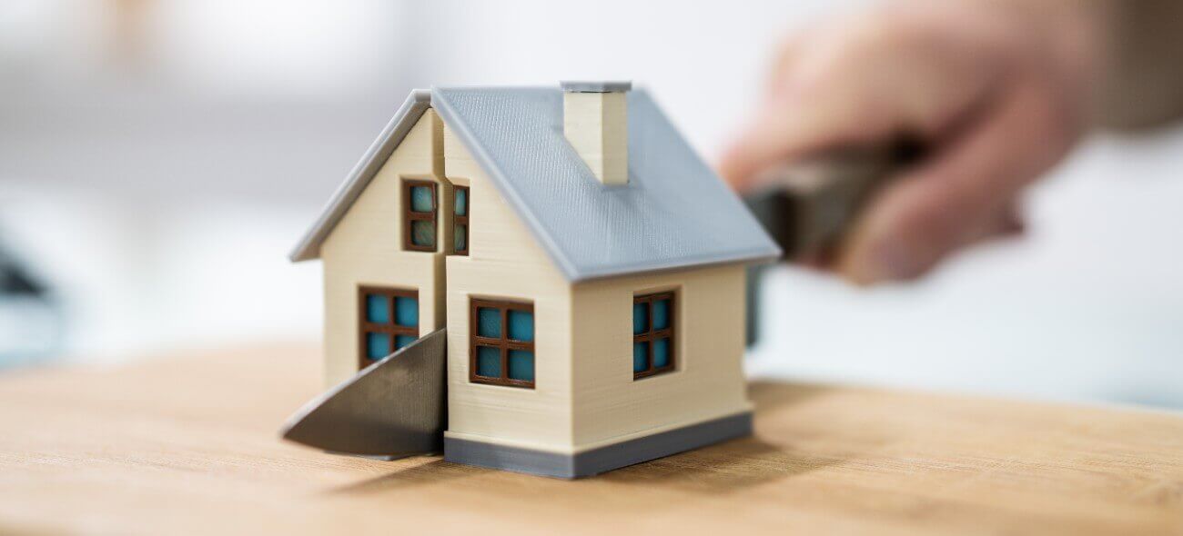 What Happens to the House in Divorce: Navigating the Real Estate Maze