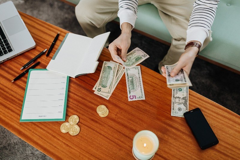 Buying a House While Renting an Apartment: Read This First