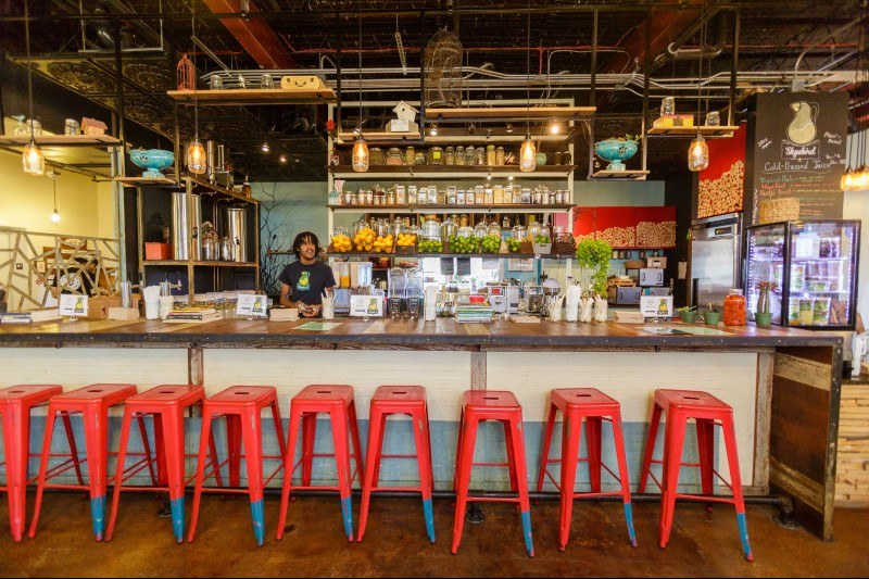 Living in Orlando: 4 Top Neighborhoods for Foodies